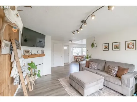 213 NW Lalack Court Dallas OR 97338
