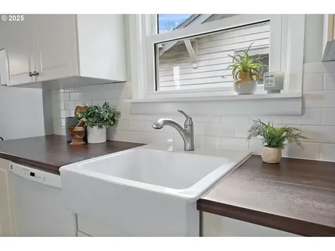 3840 NE 74th Avenue Portland OR 97213