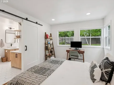 11865 SW Belvidere Place Portland OR 97225