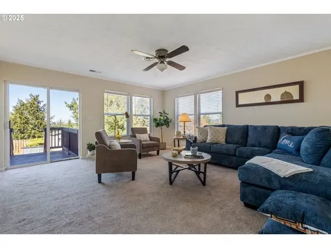 307 Caufield Street Oregon City OR 97045