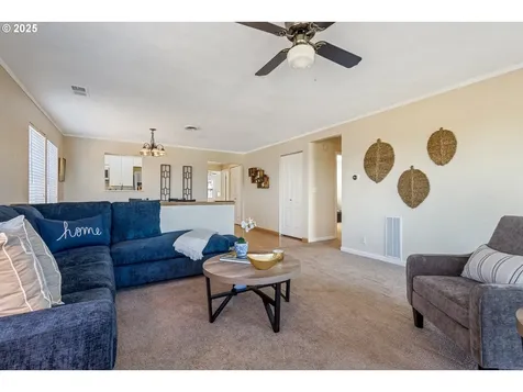 307 Caufield Street Oregon City OR 97045