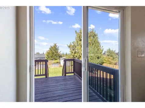 307 Caufield Street Oregon City OR 97045