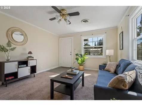 307 Caufield Street Oregon City OR 97045