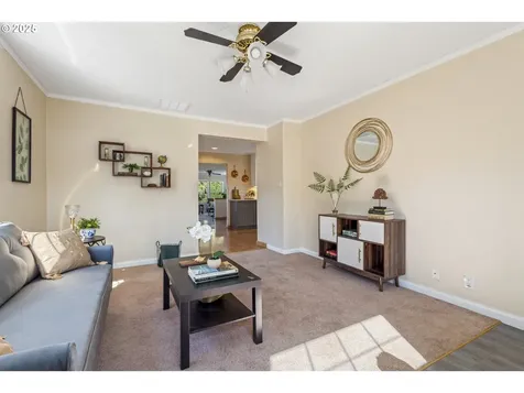 307 Caufield Street Oregon City OR 97045