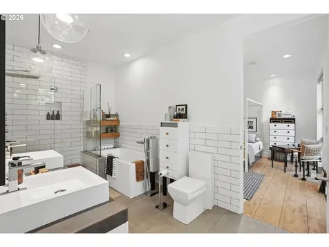 3724 SW Shattuck Road Portland OR 97221