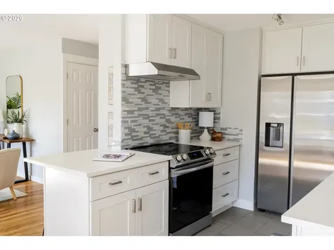 4617 SE Windsor Court Portland OR 97206