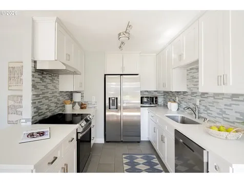 4617 SE Windsor Court Portland OR 97206