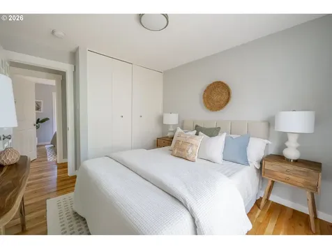 4617 SE Windsor Court Portland OR 97206