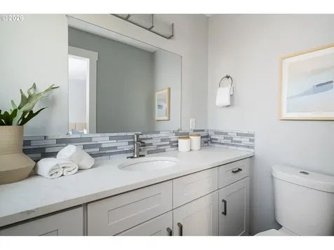 4617 SE Windsor Court Portland OR 97206