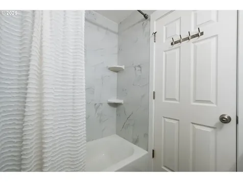 4617 SE Windsor Court Portland OR 97206