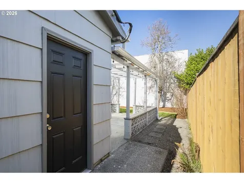 4617 SE Windsor Court Portland OR 97206