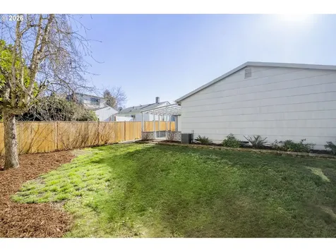 4617 SE Windsor Court Portland OR 97206