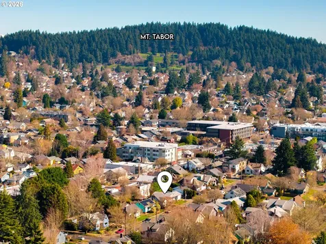 4617 SE Windsor Court Portland OR 97206