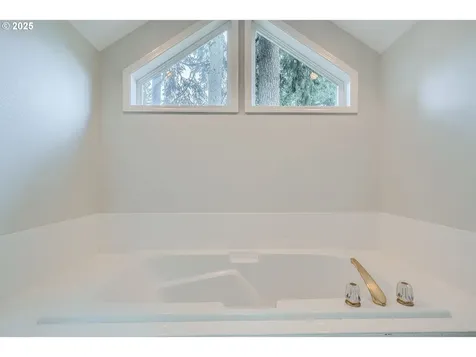 16019 SE 32nd Street Vancouver WA 98683