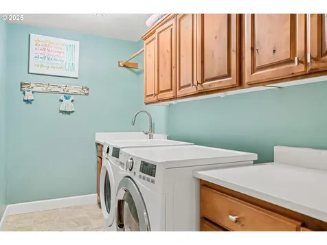 2256 Rogue Way West Linn OR 97068