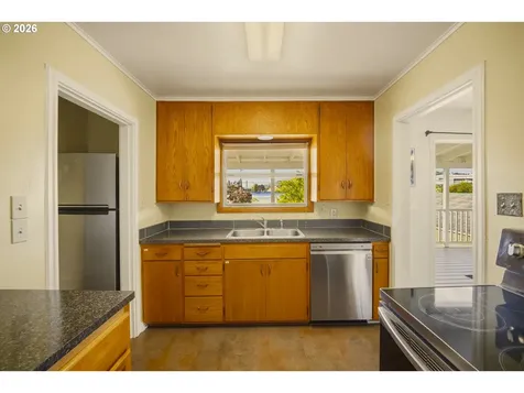 525 Elm Avenue Reedsport OR 97467