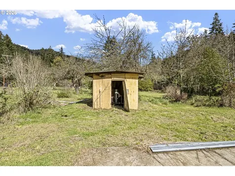 505 Sibold Canyon Road Tenmile OR 97481