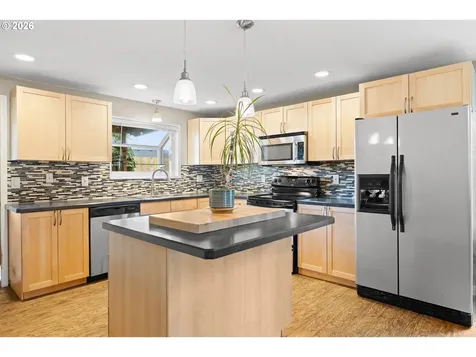 1128 SE Fir Grove Loop Hillsboro OR 97123