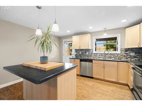 1128 SE Fir Grove Loop Hillsboro OR 97123
