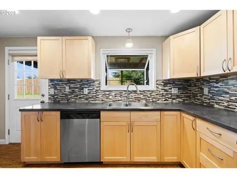 1128 SE Fir Grove Loop Hillsboro OR 97123