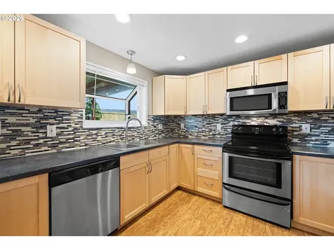 1128 SE Fir Grove Loop Hillsboro OR 97123