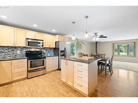 1128 SE Fir Grove Loop Hillsboro OR 97123