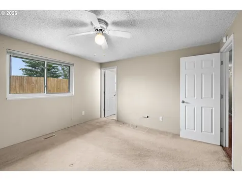 1128 SE Fir Grove Loop Hillsboro OR 97123
