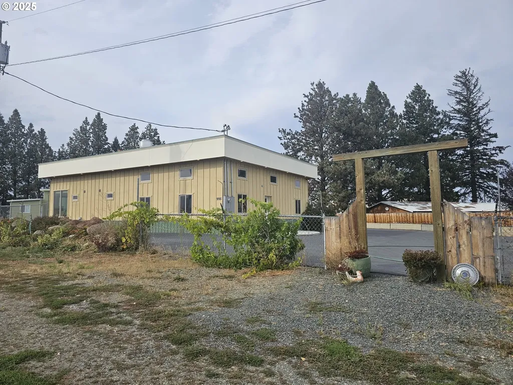 995 3rd Street North Powder OR 97867