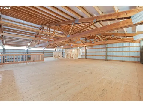 21805 Boones Ferry Road NE Aurora OR 97002
