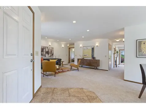 21805 Boones Ferry Road NE Aurora OR 97002