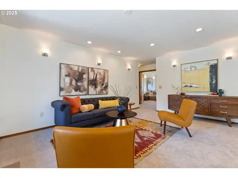 21805 Boones Ferry Road NE Aurora OR 97002