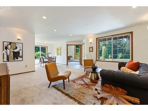 21805 Boones Ferry Road NE Aurora OR 97002