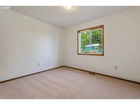 21805 Boones Ferry Road NE Aurora OR 97002