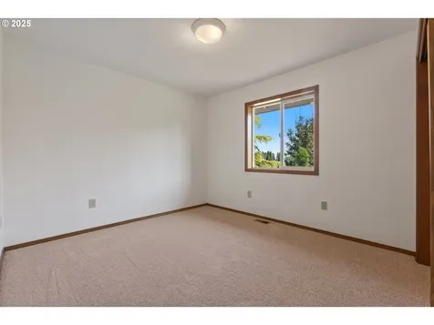 21805 Boones Ferry Road NE Aurora OR 97002
