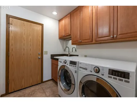 21805 Boones Ferry Road NE Aurora OR 97002