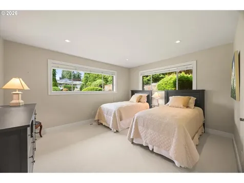 10640 SW Hawthorne Lane Portland OR 97225