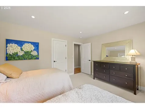 10640 SW Hawthorne Lane Portland OR 97225