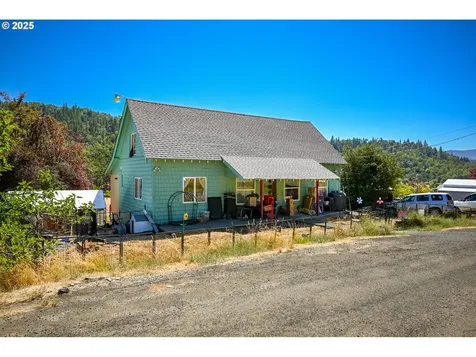 1745 Rifle Range Road Roseburg OR 97470