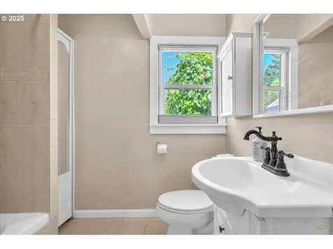 116 E 35th Street Vancouver WA 98663