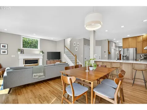 8234 SW 10th Avenue Portland OR 97219