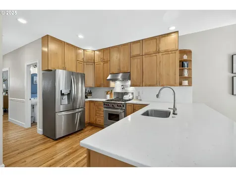 8234 SW 10th Avenue Portland OR 97219