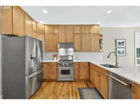 8234 SW 10th Avenue Portland OR 97219