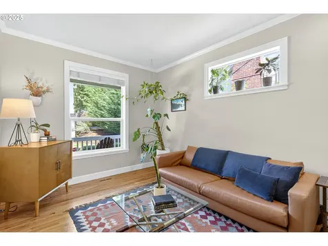 8234 SW 10th Avenue Portland OR 97219