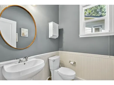 8234 SW 10th Avenue Portland OR 97219