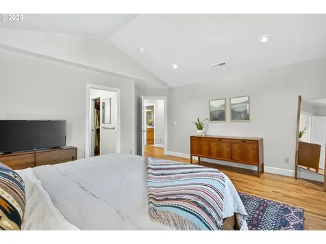 8234 SW 10th Avenue Portland OR 97219