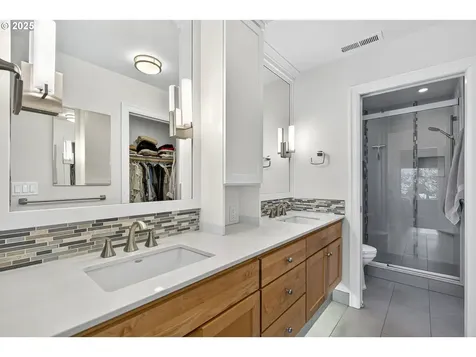 8234 SW 10th Avenue Portland OR 97219