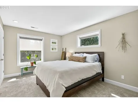 8234 SW 10th Avenue Portland OR 97219
