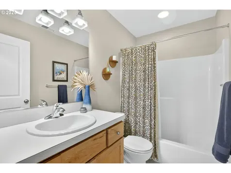 8234 SW 10th Avenue Portland OR 97219