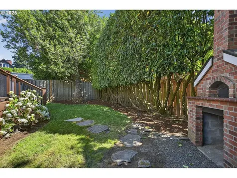 8234 SW 10th Avenue Portland OR 97219