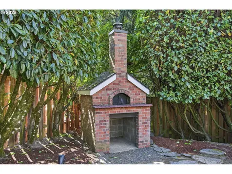 8234 SW 10th Avenue Portland OR 97219